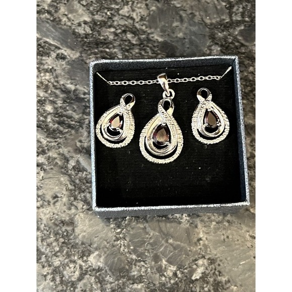 925 Sterling Silver & Garnet Charm Pendant on Round Chain w/Matching Earrings - Picture 6 of 6